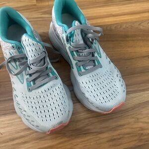 Brooks Women's Gray and Teal Athletic Shoes